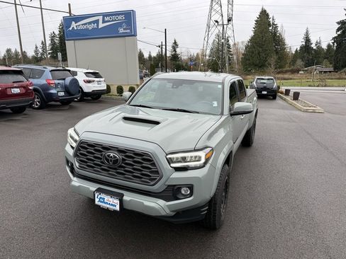 Used 2023 Toyota Tacoma TRD Sport image 9