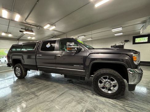 Used 2016 GMC Sierra 2500 SLT w/ Duramax Plus Package AWD/4WD image 11