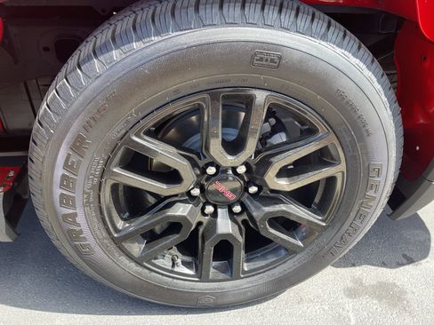 Used 2025 GMC Sierra 1500 Elevation image 3