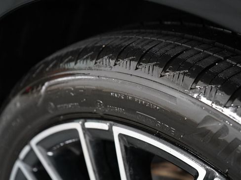 Used 2024 Mercedes-Benz C 300 4MATIC Sedan w/ Exclusive Trim Package image 33