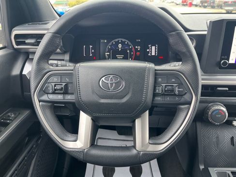 Used 2025 Toyota 4Runner SR5 image 18