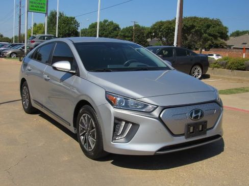Used 2021 Hyundai Ioniq SE image 4