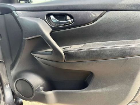 Used 2017 Nissan Rogue S FWD image 19
