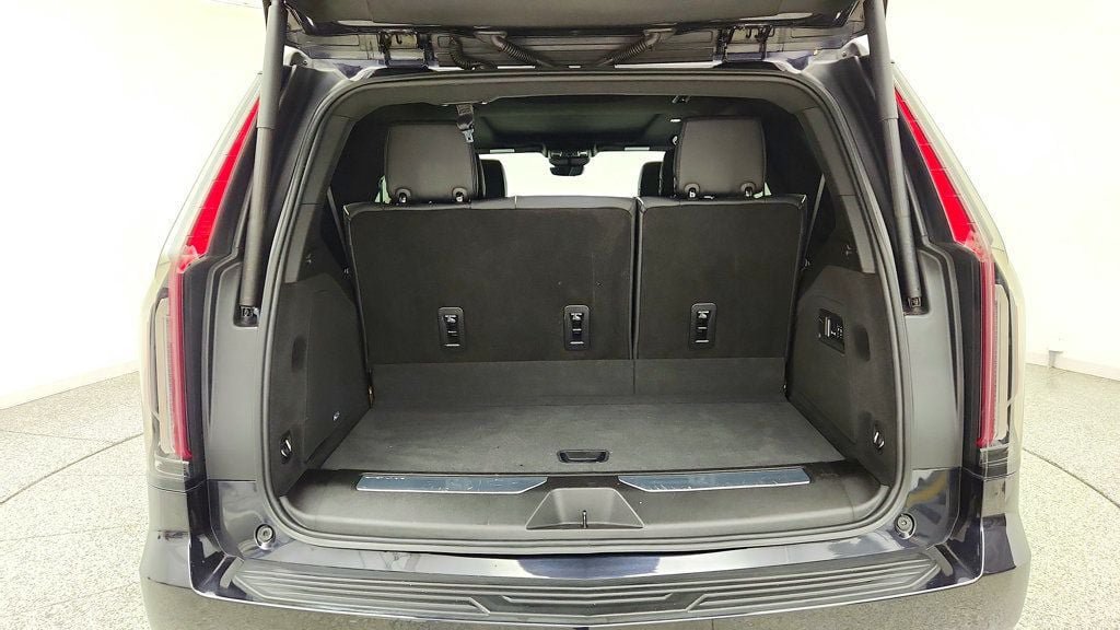 Used 2022 Cadillac Escalade Premium Luxury w/ Performance Package AWD/4WD image 25