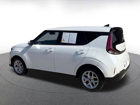 Used 2025 Kia Soul LX w/ LX Technology Package image 10