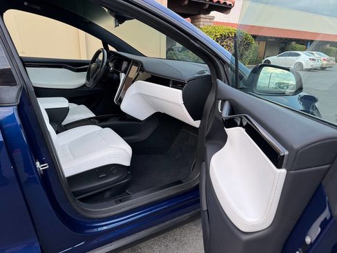 Used 2018 Tesla Model X 100D image 12