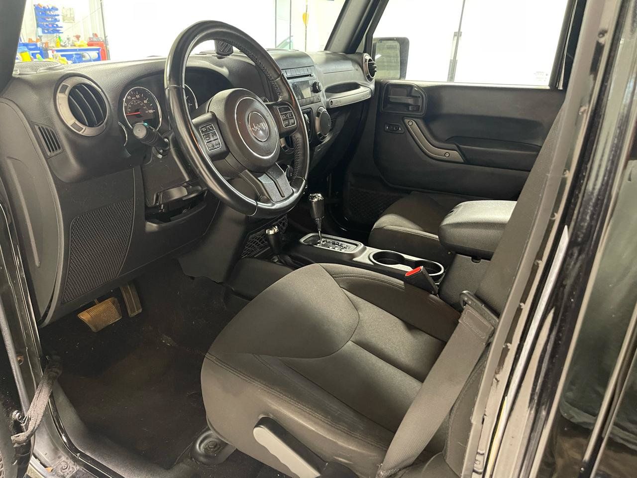 Used 2017 Jeep Wrangler Unlimited Sport w/ Quick Order Package 24S AWD/4WD image 13
