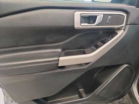 Used 2023 Ford Explorer XLT w/ Equipment Group 202A image 9
