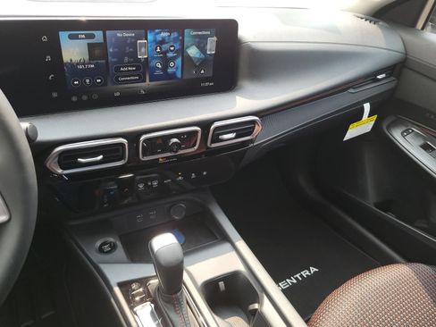 New 2027 Nissan Sentra SR w/ Floor Mat Package FWD image 18