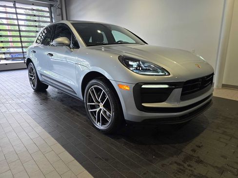 Used 2025 Porsche Macan AWD/4WD image 9