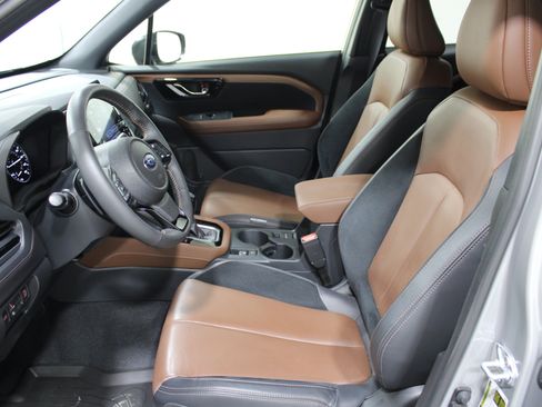 Used 2025 Subaru Forester Touring AWD/4WD image 3