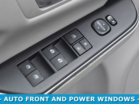 Used 2015 Toyota Camry SE image 7