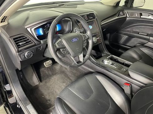 Used 2018 Ford Fusion Titanium FWD image 3