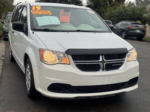 Used 2019 Dodge Grand Caravan SE w/ UConnect Hands-Free Group image 3