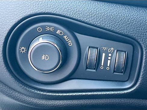 Used 2023 Jeep Renegade Trailhawk AWD/4WD image 10