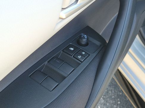 Used 2026 Toyota Corolla SE FWD image 21