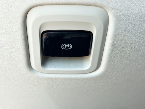 Used 2025 Maserati GranCabrio Folgore image 32