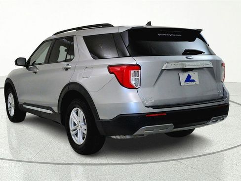 Used 2021 Ford Explorer XLT w/ Equipment Group 202A AWD/4WD image 5