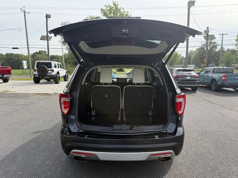 Used 2017 Ford Explorer Platinum image 36
