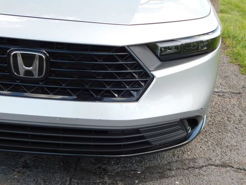 Used 2023 Honda Accord Sport image 9