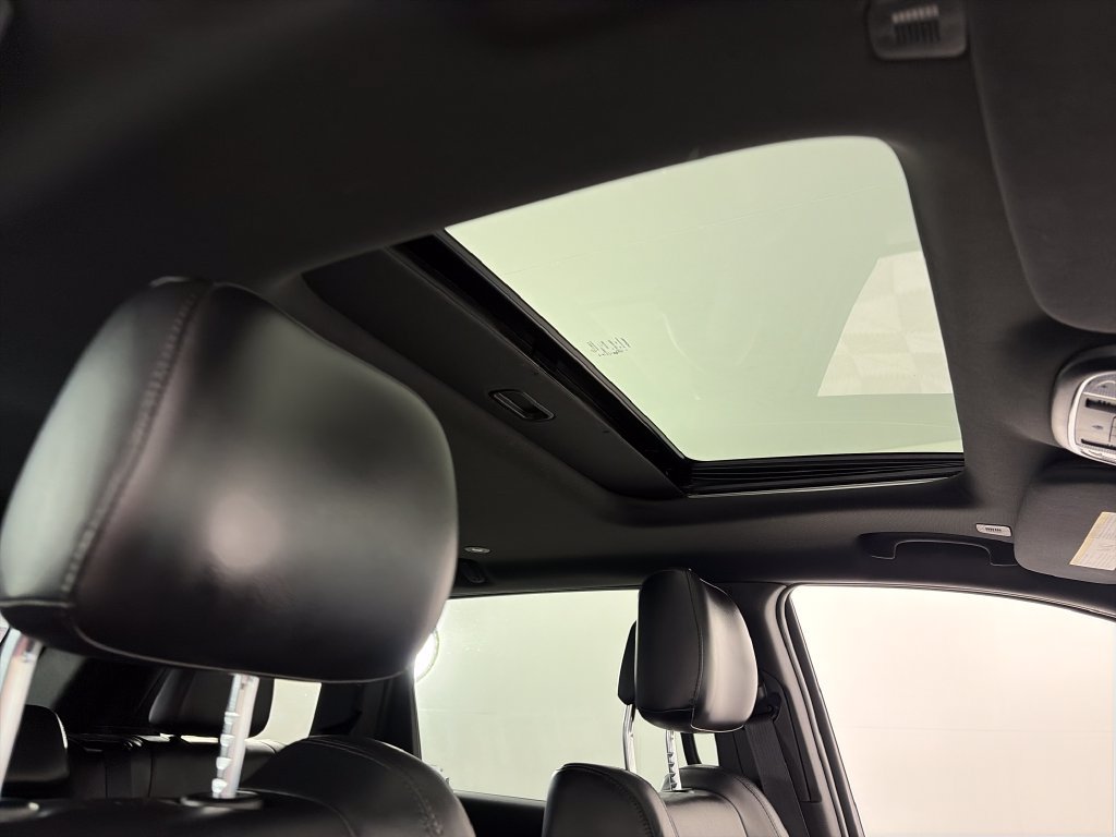 Used 2018 Jeep Grand Cherokee Altitude AWD/4WD image 32