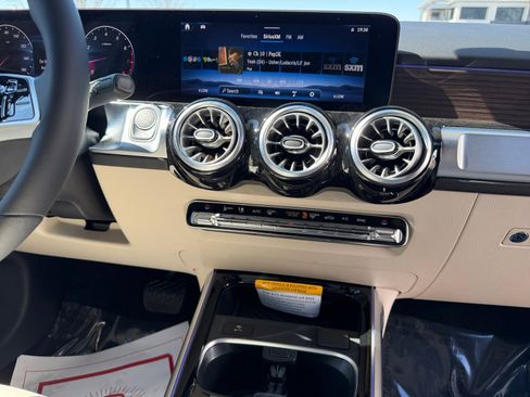New 2026 Mercedes-Benz GLB 250 4MATIC image 21
