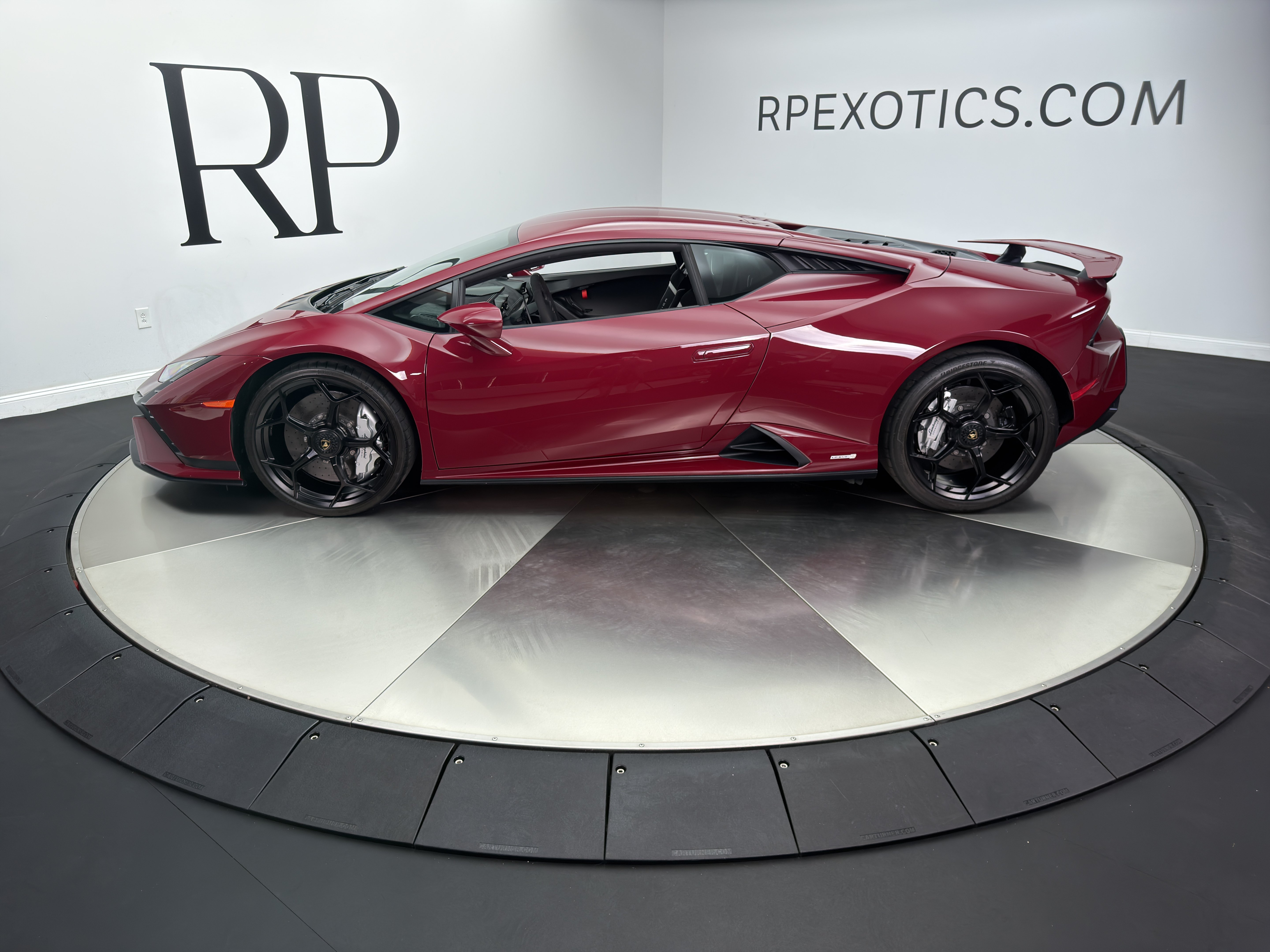 Used 2023 Lamborghini Huracan Tecnica RWD image 3