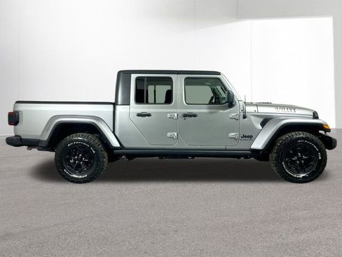 Used 2021 Jeep Gladiator Willys image 35