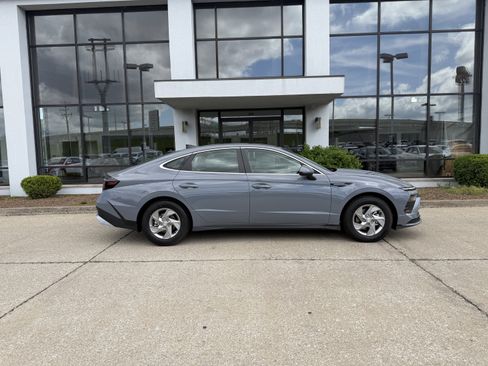 New 2026 Hyundai Sonata SE FWD image 3