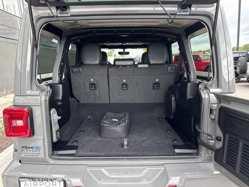 Used 2022 Jeep Wrangler Unlimited Sahara AWD/4WD image 5