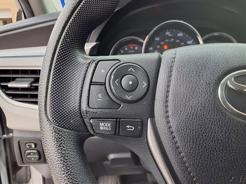 Used 2016 Toyota Corolla LE image 20