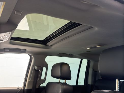 Used 2020 Chevrolet Suburban LT AWD/4WD image 35