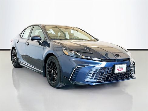 New 2026 Toyota Camry SE image 3