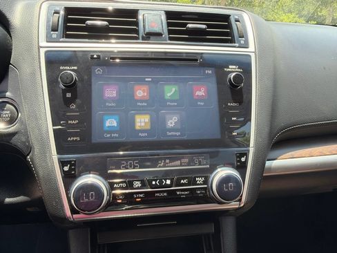 Used 2018 Subaru Outback 3.6R Touring AWD/4WD image 12