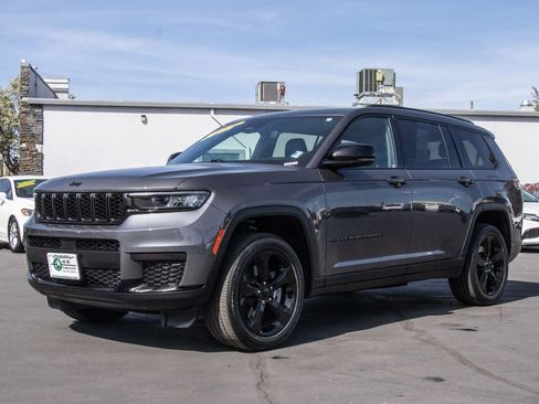 Used 2021 Jeep Grand Cherokee L Laredo image 3