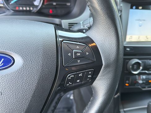 Used 2017 Ford Explorer XLT w/ Equipment Group 202A FWD image 27