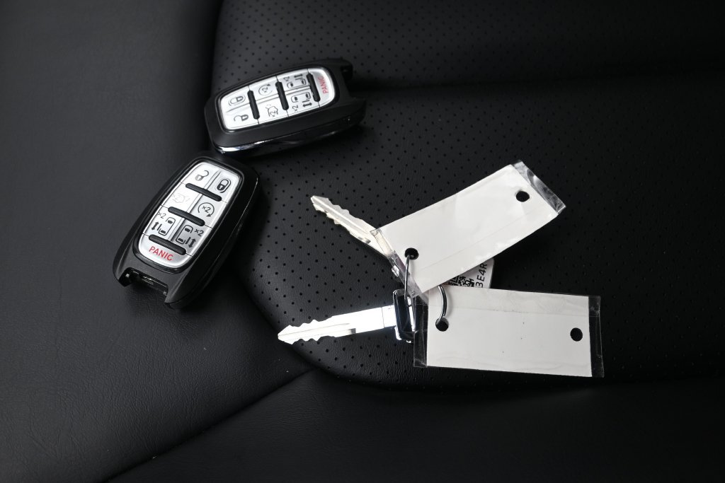 Used 2023 Chrysler Pacifica Touring-L w/ S Appearance Package FWD image 24