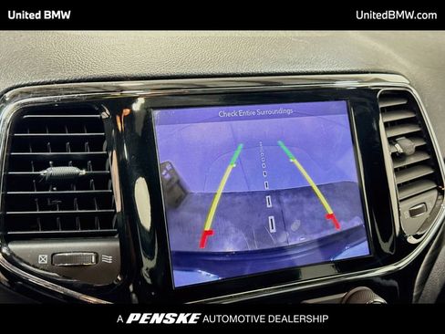 Used 2019 Jeep Grand Cherokee Altitude AWD/4WD image 9
