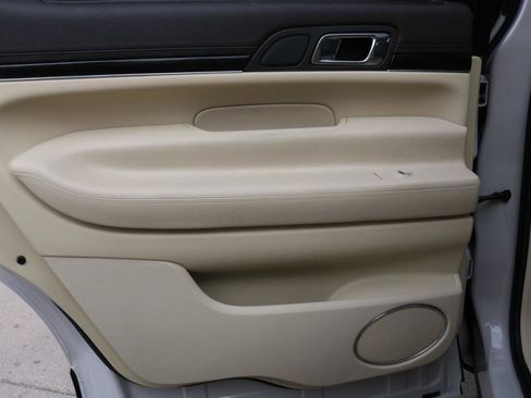 Used 2019 Lincoln MKT AWD image 39