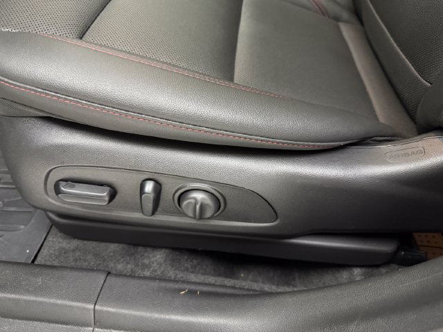 Used 2026 Chevrolet Trax RS w/ Sunroof Package FWD image 28