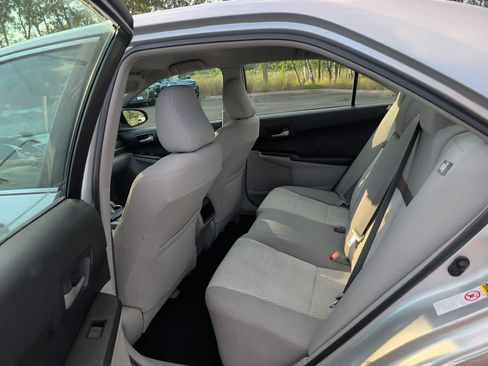 Used 2012 Toyota Camry LE FWD image 11