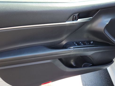 Used 2020 Toyota Camry LE FWD image 10