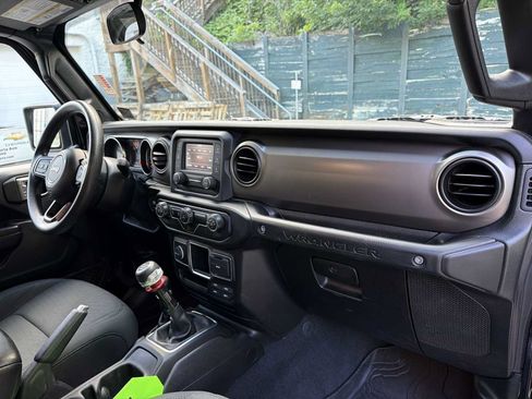 Used 2020 Jeep Wrangler Sport AWD/4WD image 27