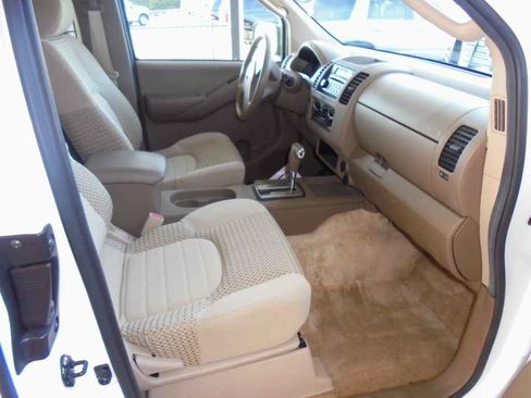 Used 2005 Nissan Frontier SE image 8
