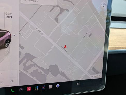 Used 2024 Tesla Model Y Long Range AWD/4WD image 20