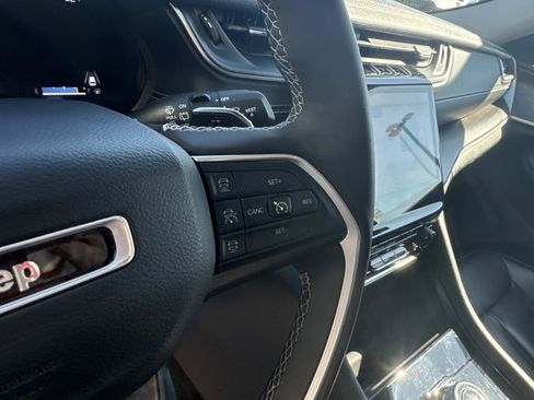 Used 2023 Jeep Grand Cherokee L Limited image 23
