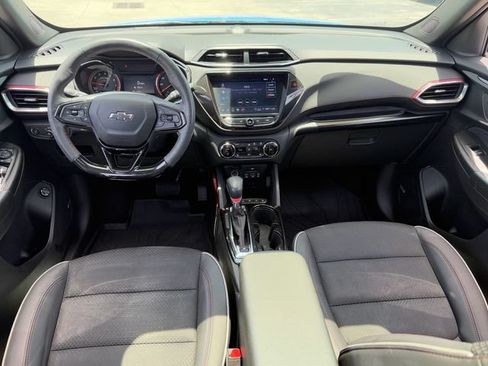 Used 2023 Chevrolet TrailBlazer RS w/ Sun and Liftgate Package FWD image 13