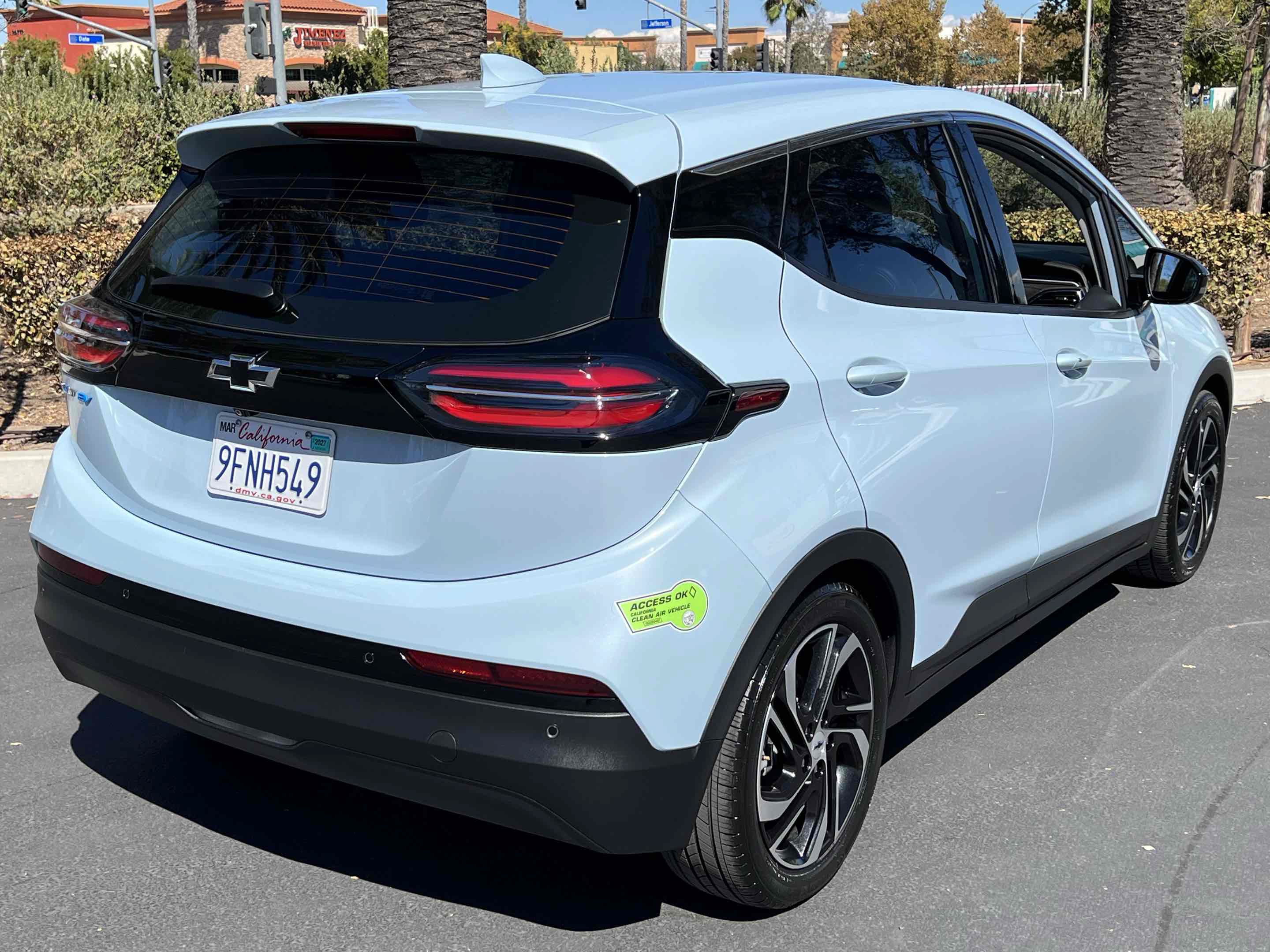 Used 2023 Chevrolet Bolt LT w/ Infotainment Package FWD image 21