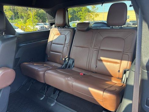 Certified 2023 Lincoln Navigator Reserve AWD/4WD image 11