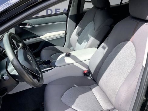 Used 2020 Toyota Camry LE image 20